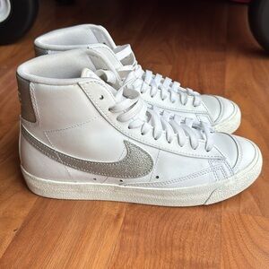 Nike Blazer Mid '77 ESS "White Metallic Silver" sneakers